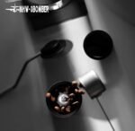 ⁦مطحنة قهوة يدوية احترافية MHW-3BOMBER R3 Pro ترس سباعي تيتانيوم-ضبط درجة الطحن من الخارج⁩ - الصورة ⁦3⁩