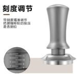 ⁦مكبس تمبر قهوة 51 calibration من الستانلس ستيل 304 مع تدريج قياس، مكبس ضغط ثابت قابل للتعديل يعمل بنظام الضغط سوستة، أداة كبس للقهوة بقوة ثابتة ومتوازنة.⁩ - الصورة ⁦2⁩
